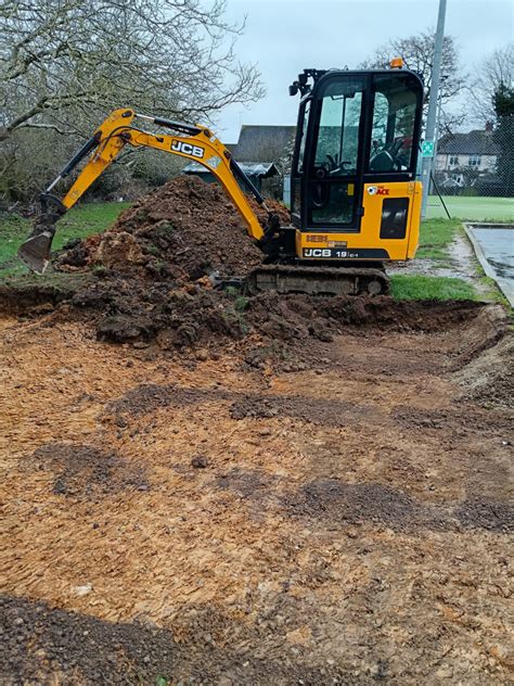 mini digger and driver hire chelmsford|brandon hire chelmsford.